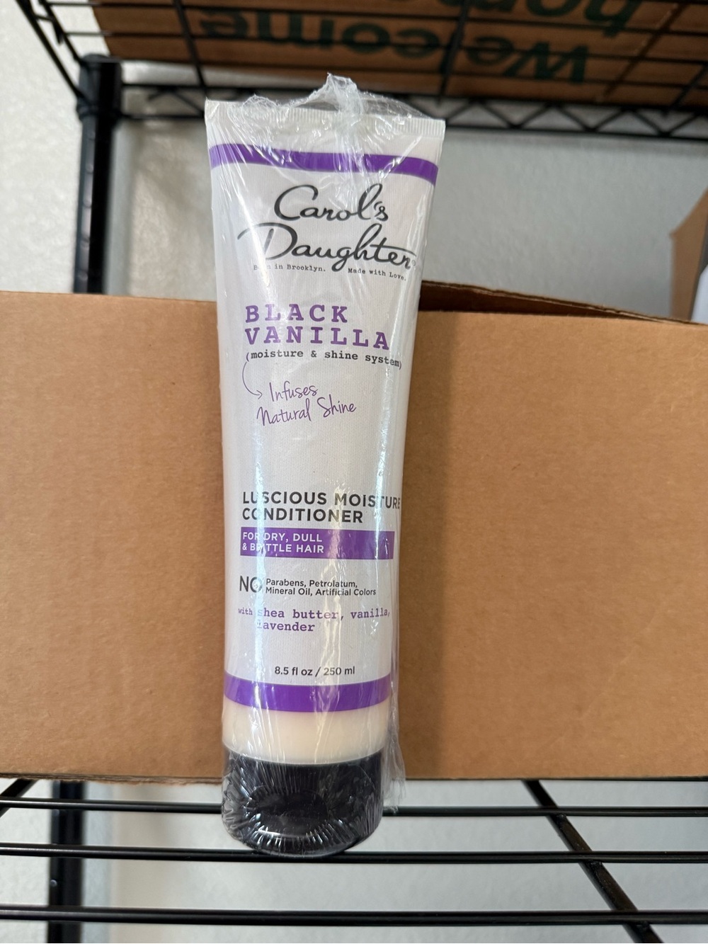 Black Vanilla Luscious Moisture Conditioner - Cream/Purple